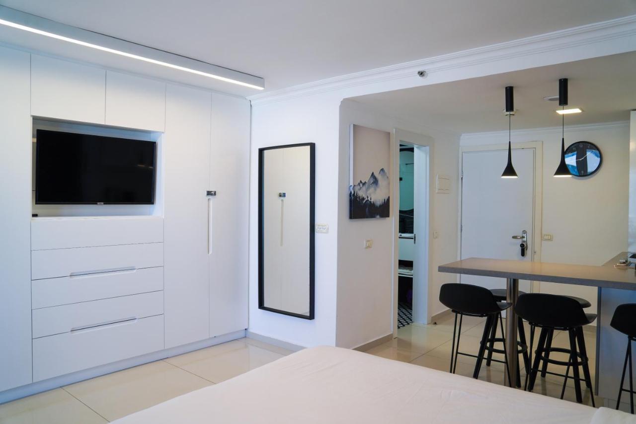 Beachfront Boutique Apartment Herzelia Eksteriør billede